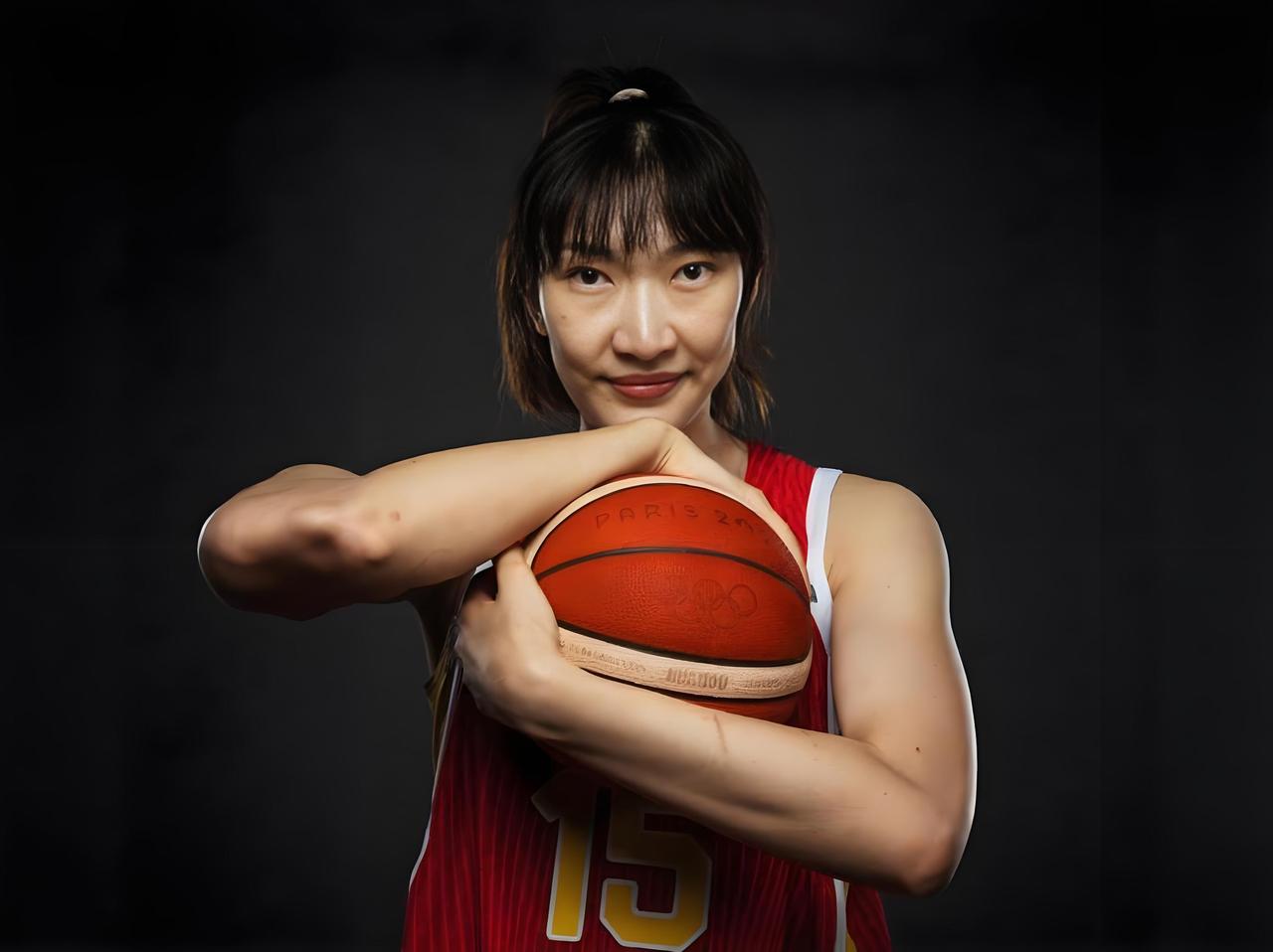 我还会杀回去的！韩旭接受FIBA国际篮联提问时如是说，是不是看李月汝近期表现受到