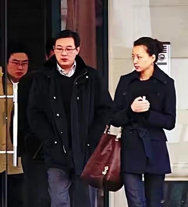 世上渣男千千万，最怕密春雷这种！对比潇洒的原配，董卿输的彻底。很多人评判一
