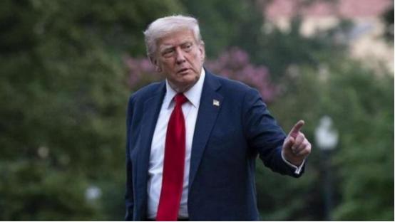 特朗普费尽心机抢来的5000万桶石油，本以为是笔横财，结果现在全成了烫手山芋。中