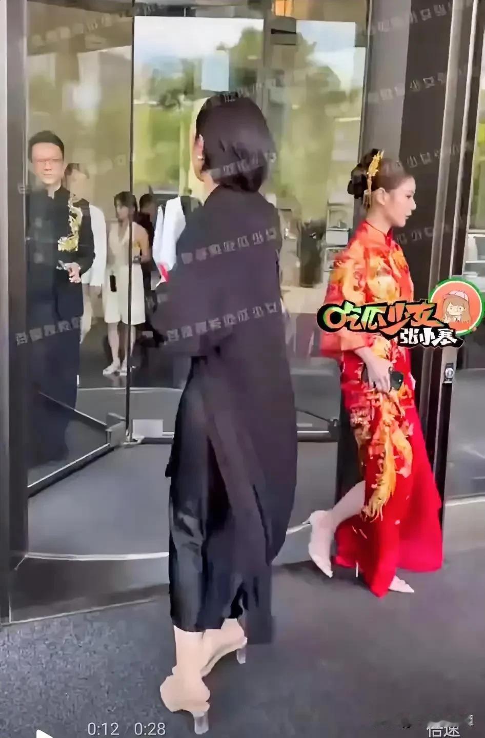 5月17日，狗仔捕捉到令人惊喜的一幕！汪小菲与马筱梅现身酒店大堂，二人的中式婚礼