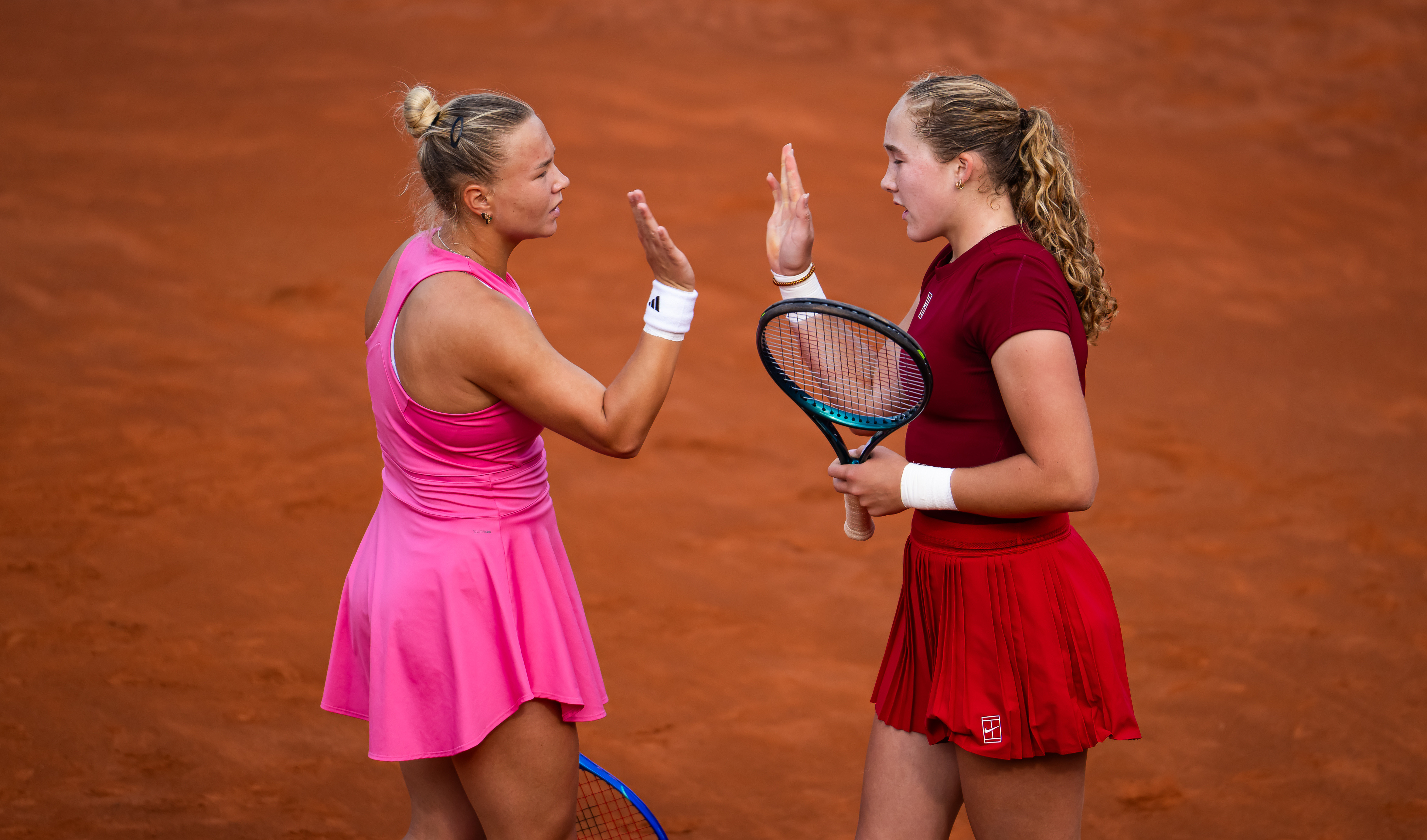 WTA1000罗马站双打1/4决赛，6号种子米拉·安德列娃/施耐德以6-24-