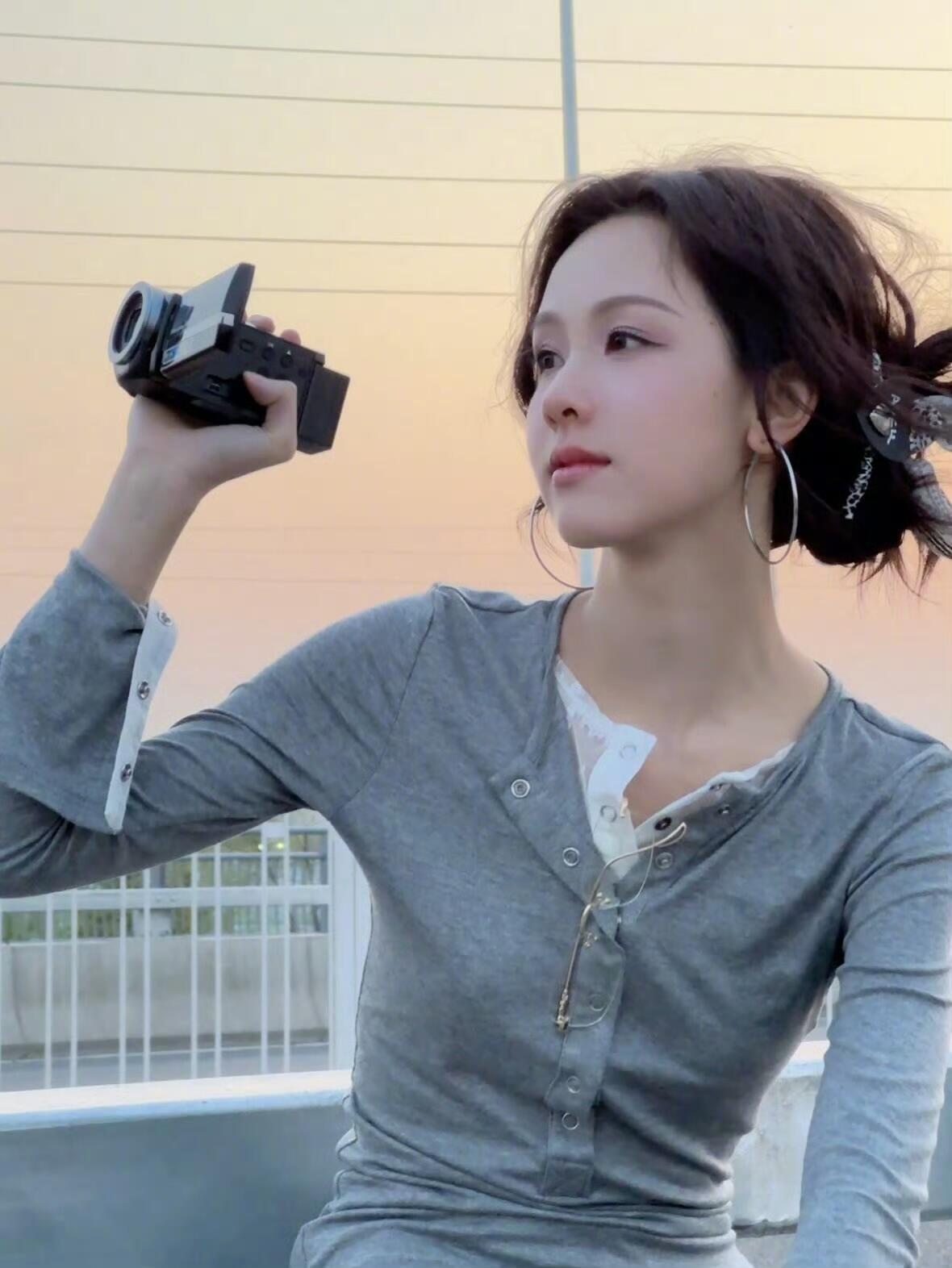 捕捉落日的文艺清冷女，高智美具像化陈都灵​​​