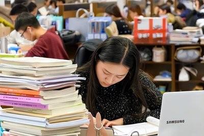 都在喊考研凉了，现在没人卷了？别急着下定论。看看预测的2027年考研大军，人数大