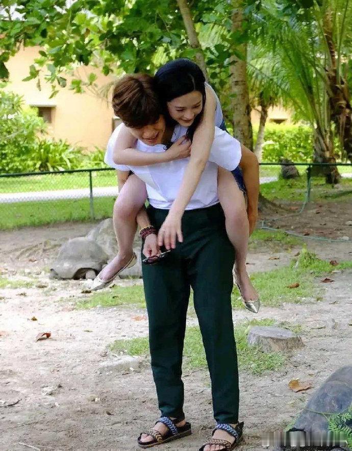 早期的综艺，大家都很放得开，玩的就是心跳。