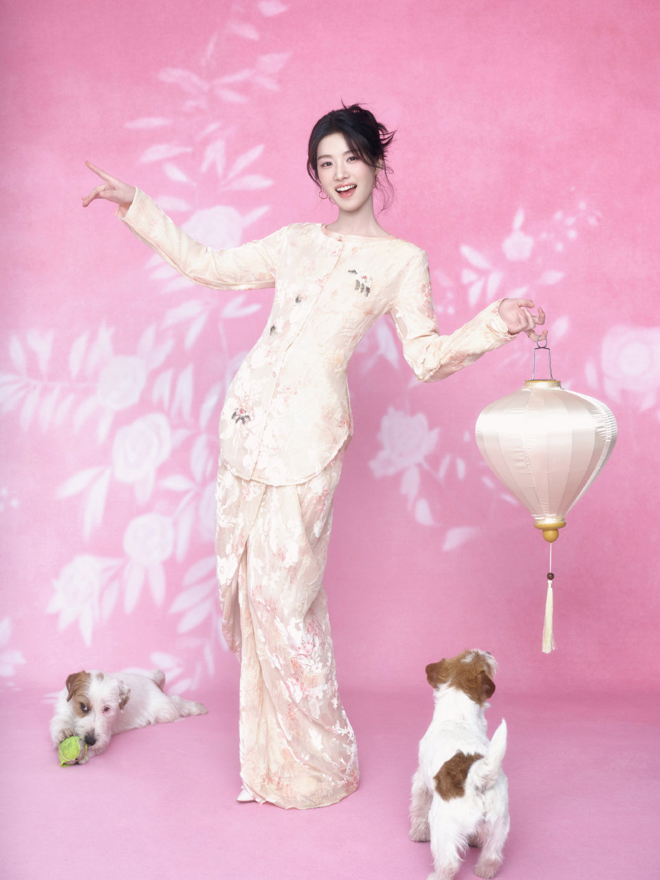 卢昱晓除夕快乐🧨！愿你把烦恼都留在旧岁，把欢喜都迎进新岁，新年万事顺遂！