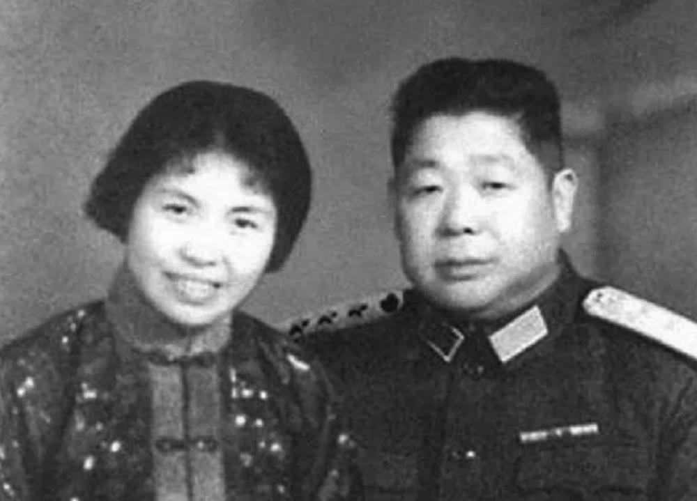 1949年，陈赓在上海见到了小姨子。多年不见，小姨子出落的亭亭玉立，已长成了大美