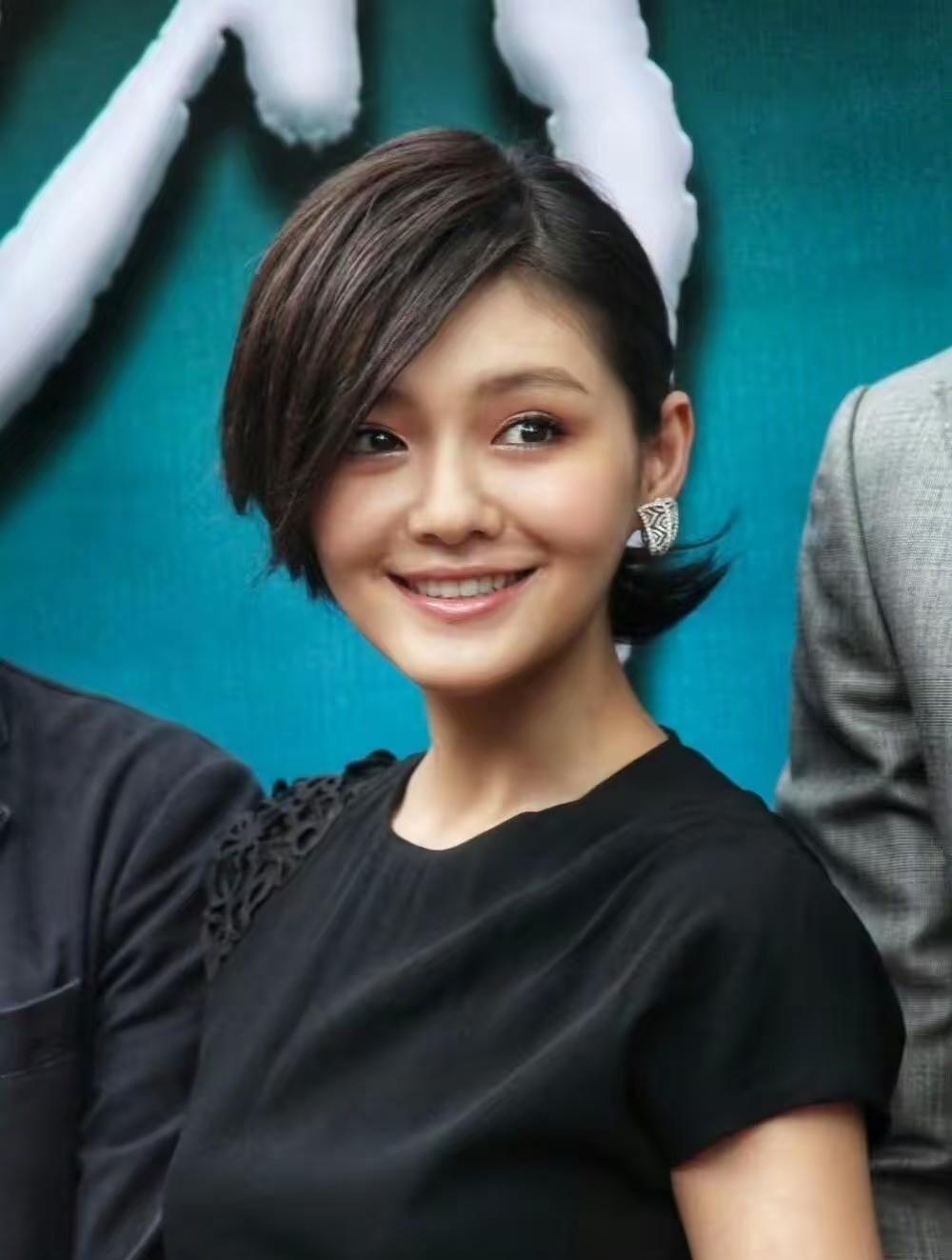 作为妈妈，我理解不了她的光速闪婚。如果是我，我不想让我的孩子在刚刚得知父母要分开