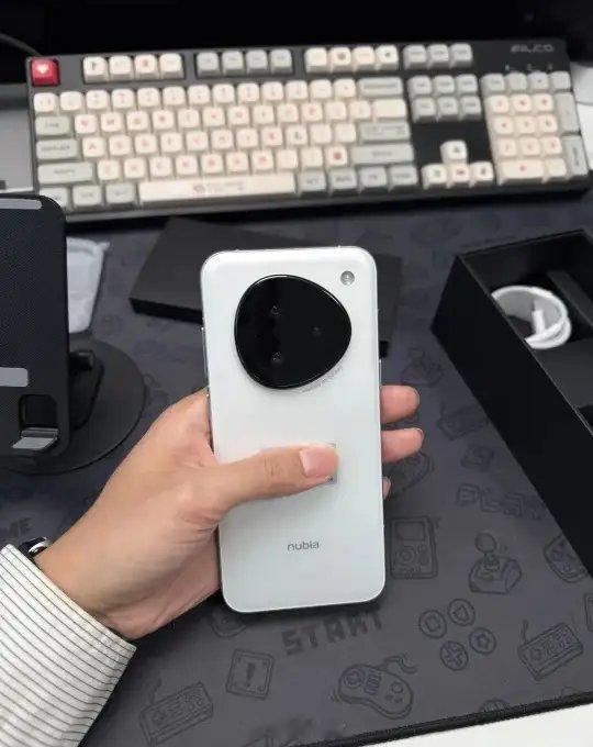 豆包手机确实是厉害，张一鸣果然是聪明人！能够利用豆包来颠覆手机使用APP，说白了