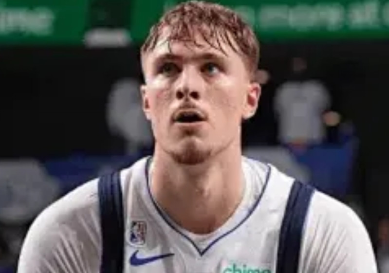 你敢信吗，独行侠的弗拉格终于升到新秀榜第一啦！第一，弗拉格，18岁，场均18