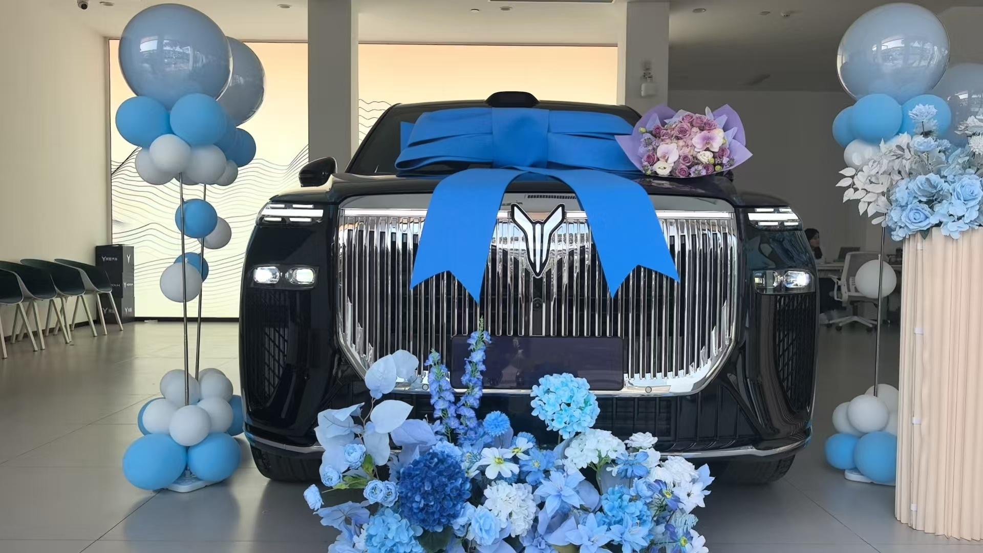 简简单单提一辆岚图泰山，待我深度感受一段时间，再跟大家汇报。