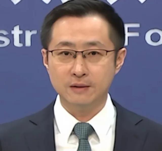 俄罗斯的警告别只听一半，那四个坑才是真杀招网上总有人拿着俄罗斯的“战争警告”