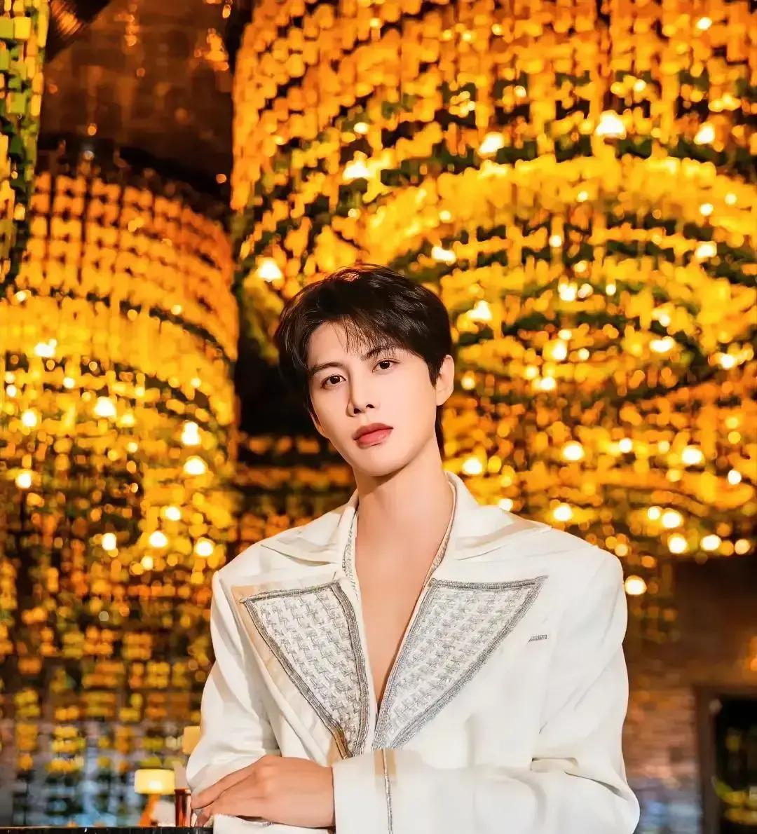 何健麒直播被人骑脸输出，骂他是“妈宝男”。这哥们儿的回应，直接把我看乐了。