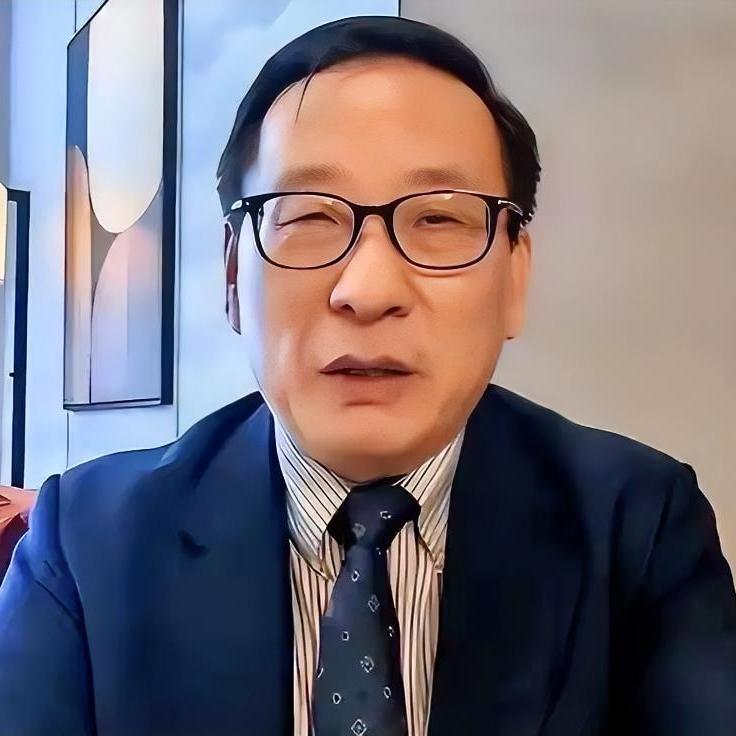 太解气了！不愧是高志凯教授，面对美国记者故意“挖坑”的提问，当众怼得对方哑口无言