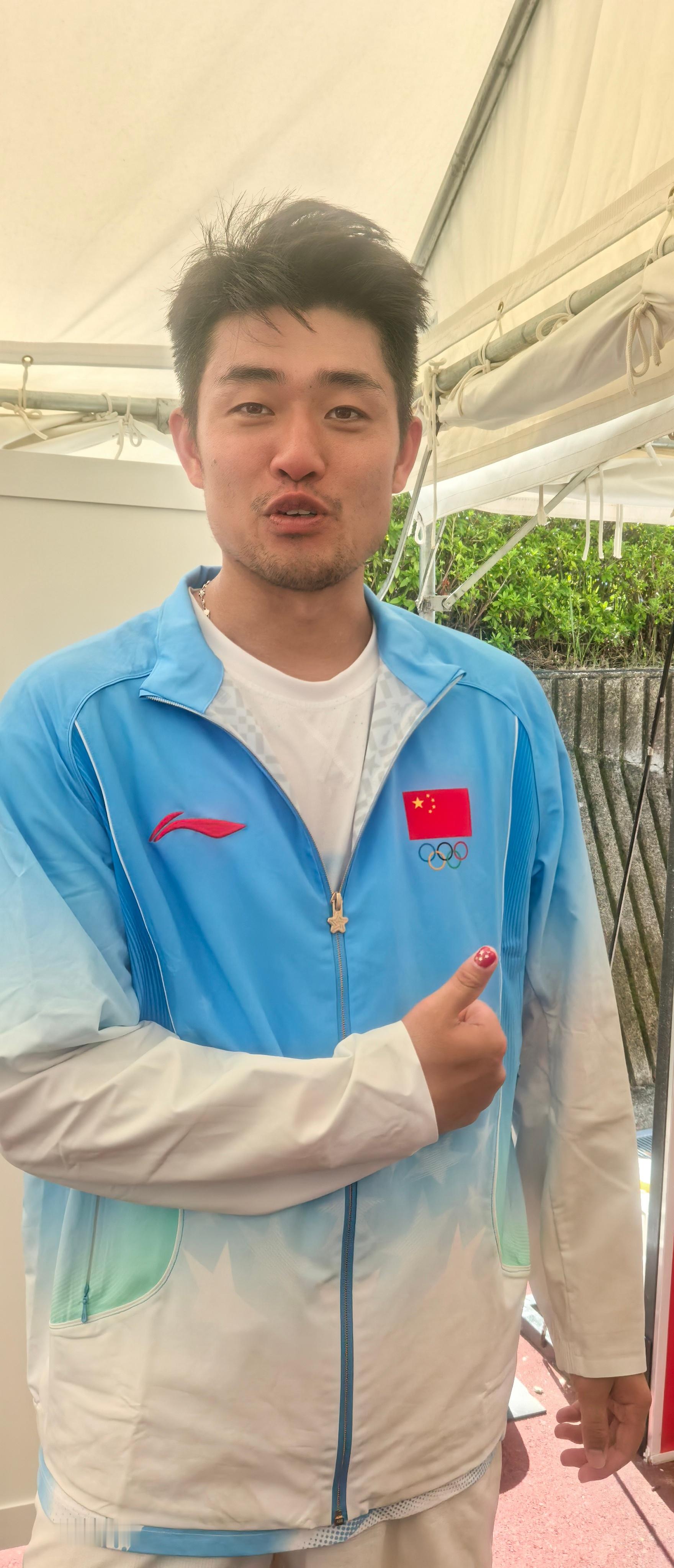 据亚运会前方线报：亚运会没有网球团体赛，但队员们私下依旧互相看比赛、给队友加油，
