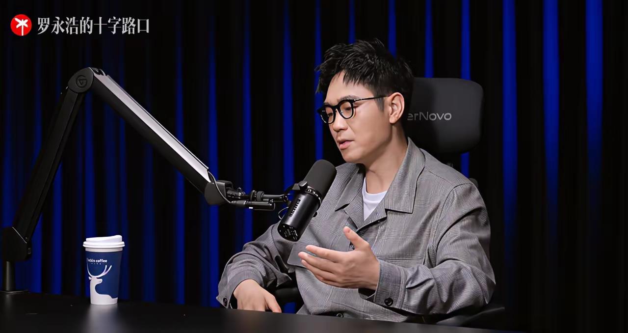 大鹏参加罗永浩的访谈节目。令我大感意外的是，原来搜狐也是一个传媒公司，签约了不