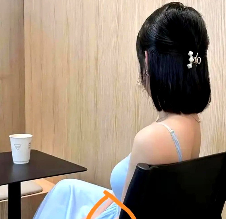 昨天陪朋友去相亲，女方是95的，本科生，在一家私企上班，月薪4000左右。我