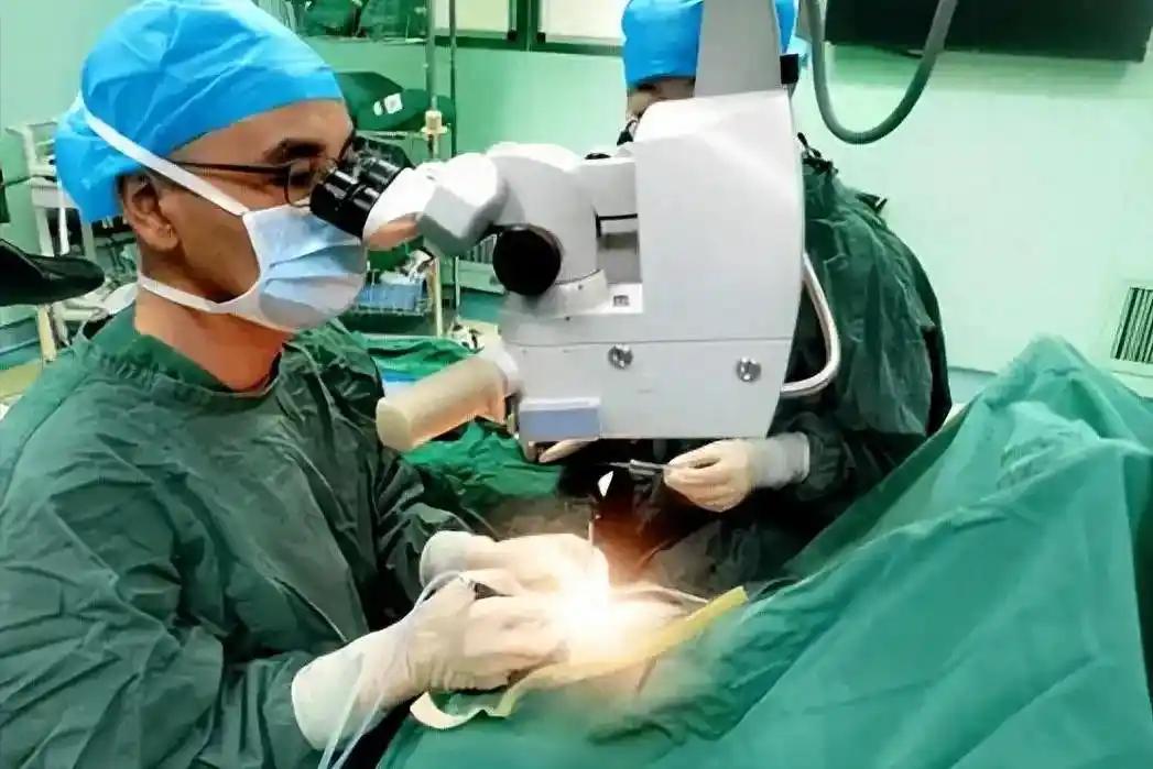 国内将逐步淘汰“白内障手术”？做完人就瞎了？医生告诉您真相国内不会淘汰白内障