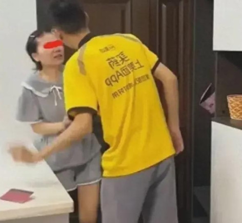 又一个扶弟魔！”河南，4.29日，一男子跑外卖赚了30万元后，全部交给了妻子保管