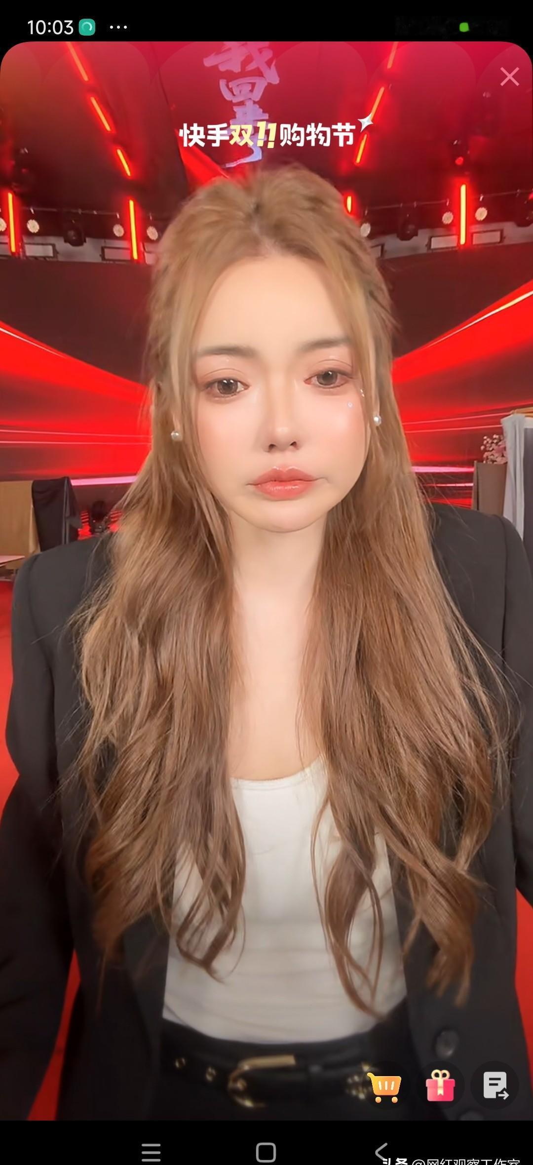 蛋蛋直播突然停播,网友一查时间线,懵了。前脚说身体不舒服,后脚又在别的平台露脸