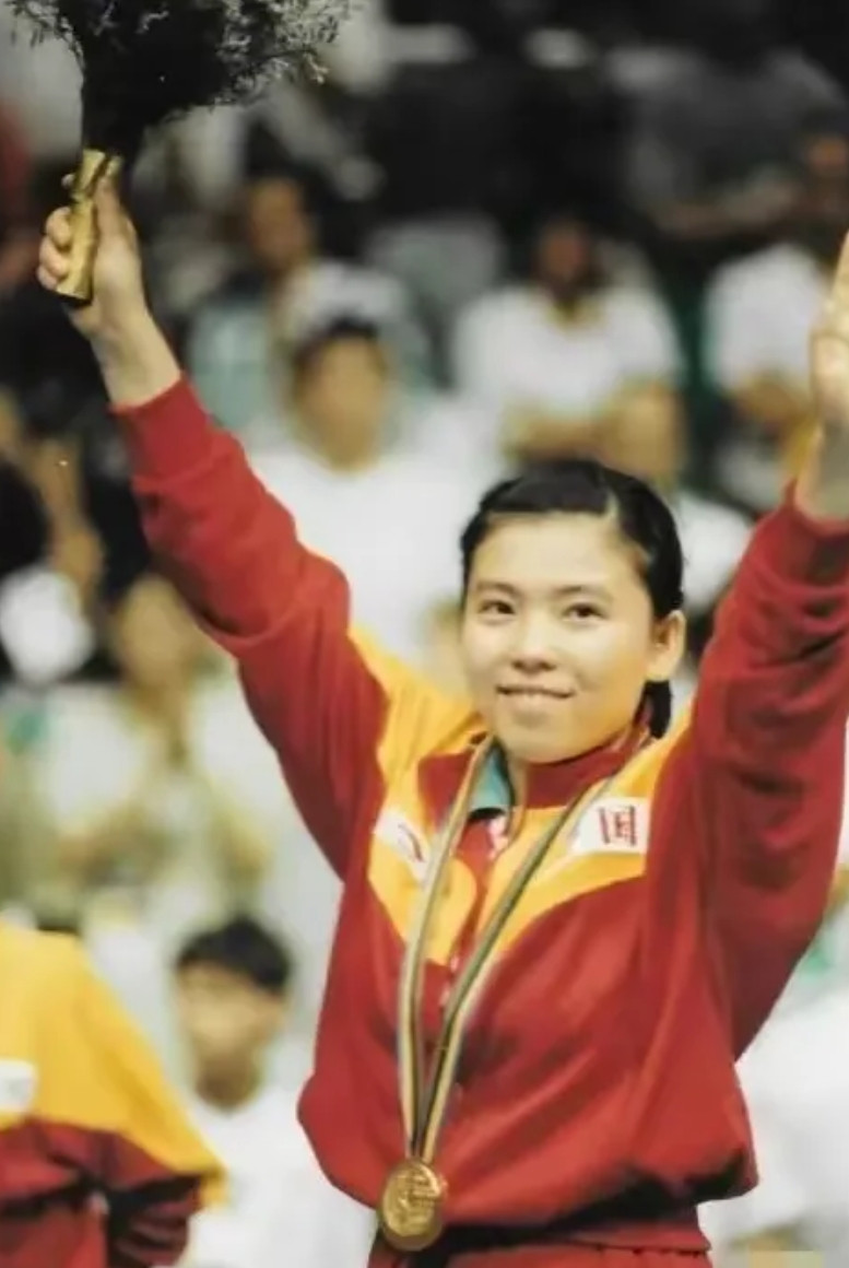 国乒最伟大的前三位女运动员第一位，邓亚萍第二位