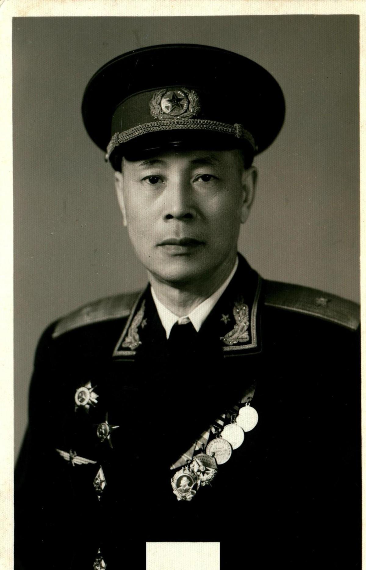 1964年，有关部门赶来哈军工，告知空军工程系主任唐铎少将：“如今给你两个选择，