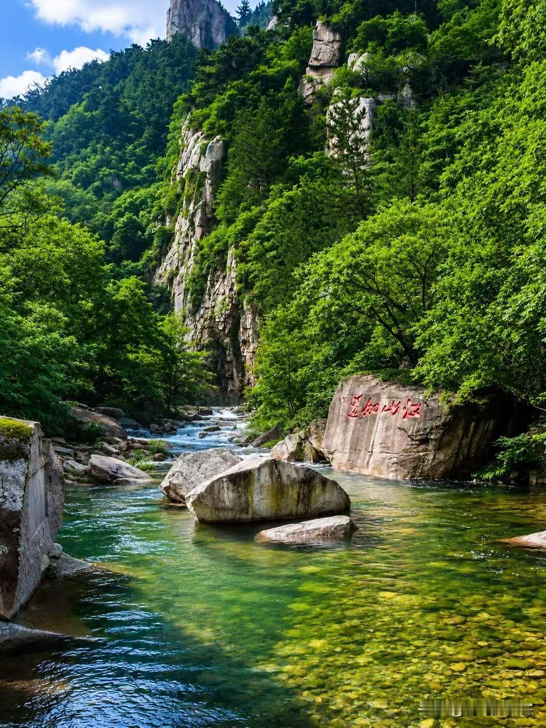 青岛崂山北九水景区半价！就在这几天！崂山最治愈的路线真的是北九水，溪水潺潺、