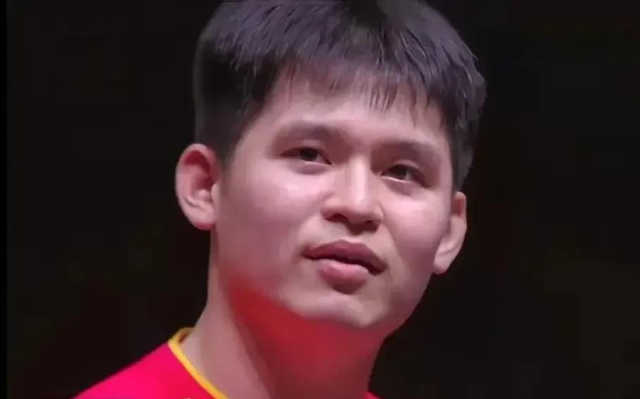 林诗栋在微博说，“世界让你遍体鳞伤，伤口长出的是翅膀，未来的你会感谢流汗的