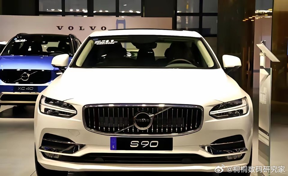 才18万，沃尔沃S90直接跟新能源硬刚！车市新一轮降价潮来了，沃尔沃算是彻底豁出