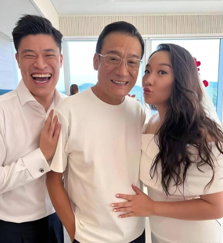 万万没想到梁家辉做岳父了，看得出女婿兴奋得合不拢嘴。