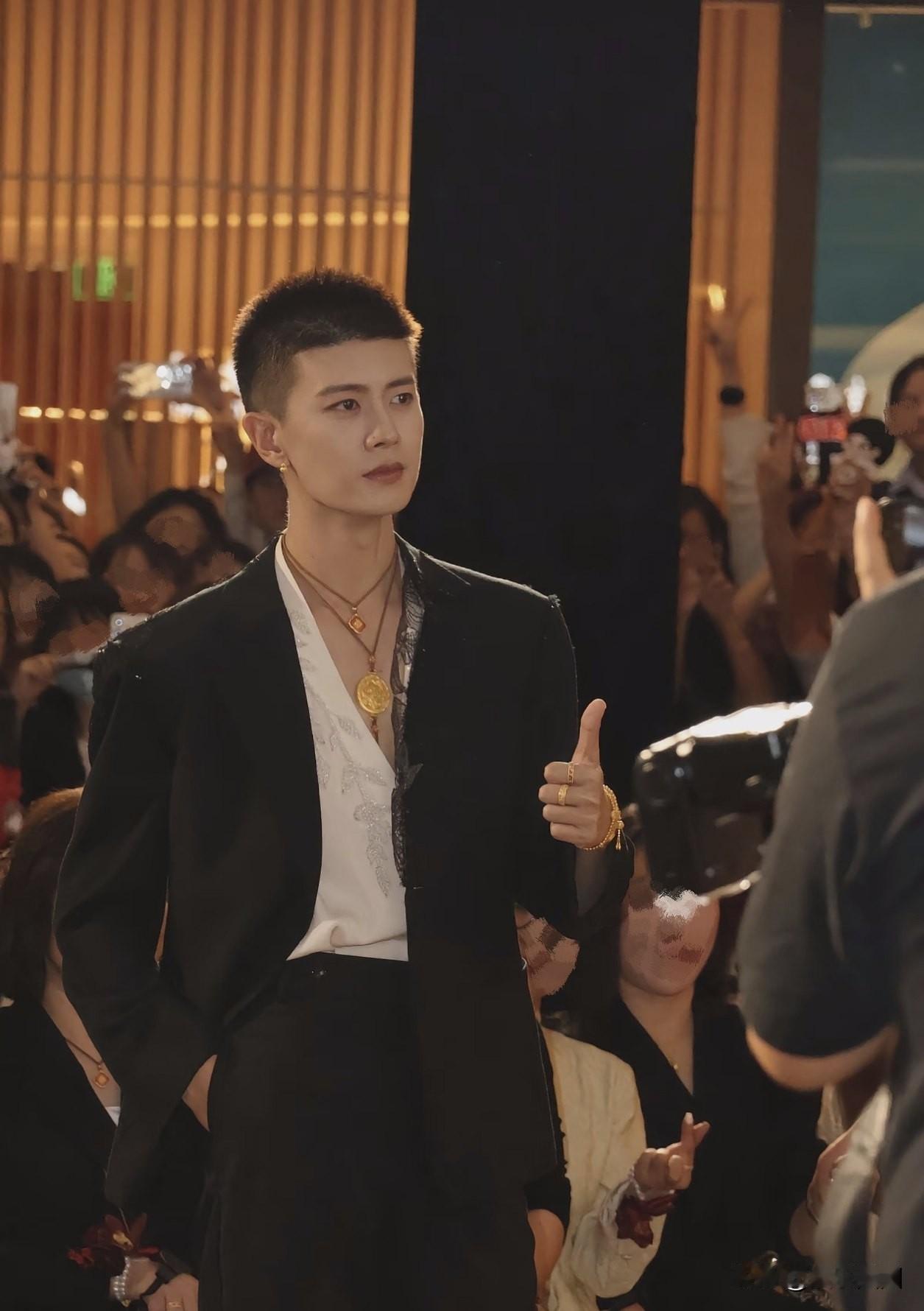 光头是检测一个人是不是五官端正是不是帅哥平头也可以以前没有get到任嘉伦