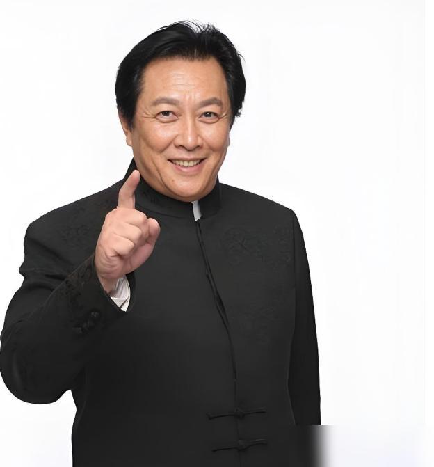 你骂73岁唐国强接烂代言贪钱？大错特错！他一年砸450万给儿子买药长子唐英