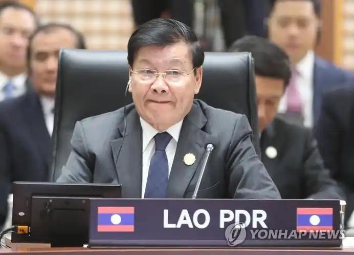 翻开东南亚历史就能看到，七八十年代越南牢牢把控老挝，影响力大得惊人，当时的老挝几