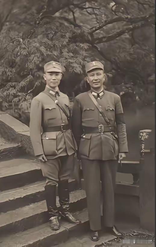 一直以为陈诚个子不高，没想到他和白崇禧站在一起，足足差了一个台阶的距离，也难怪他