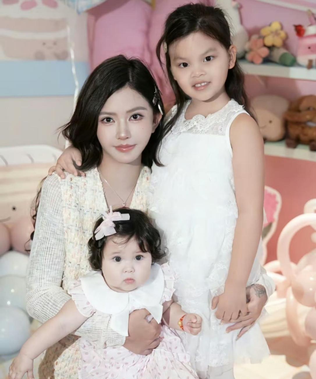 #保姆曝韩安冉承担小猪妹所有花费#结婚博主韩安冉大女儿小猪妹的保姆直播爆料，称