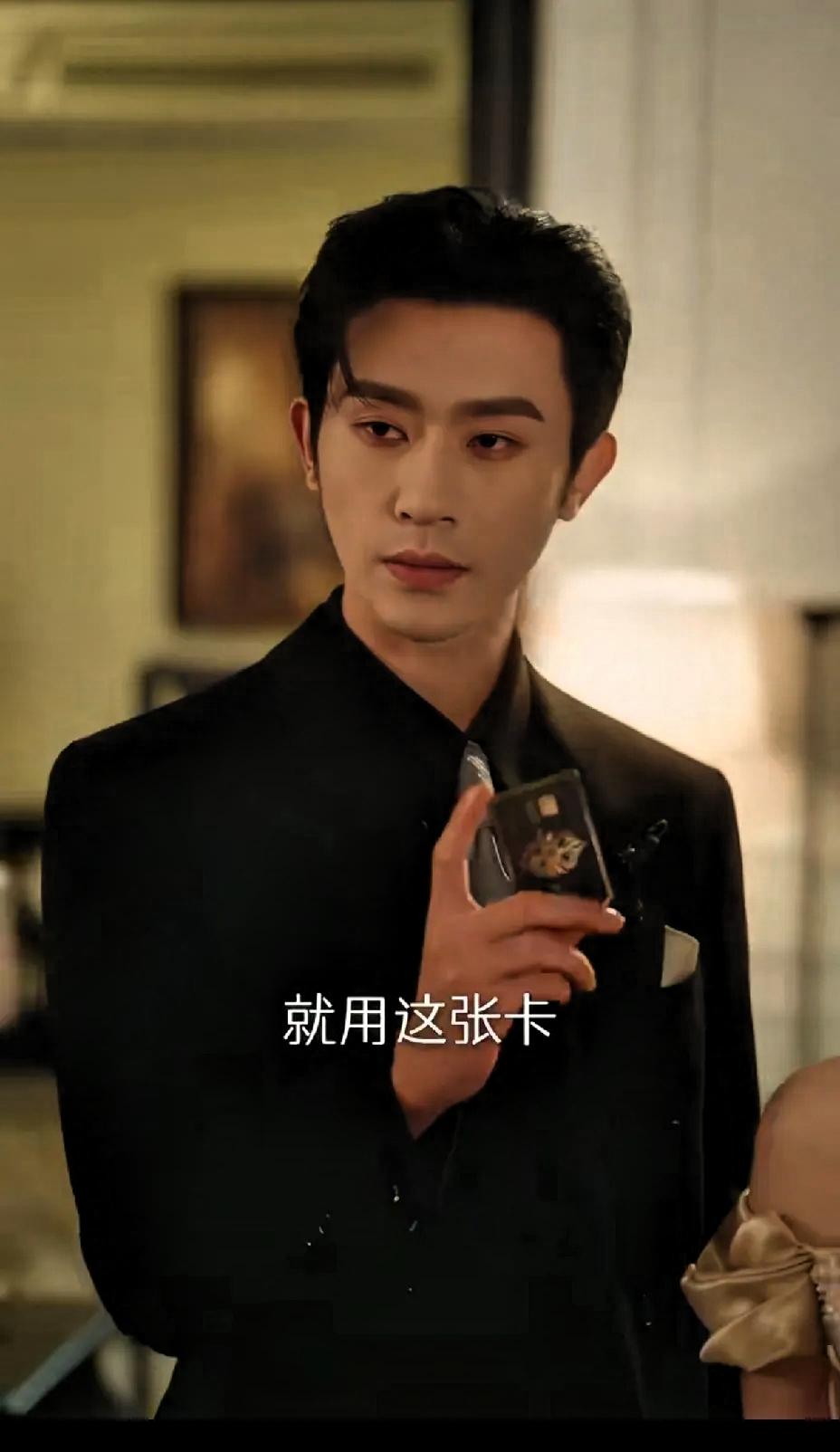 拍短剧的演员心理素质得多强大呀？有网友问沉思：“你家亲戚会不会看你的你演的短剧啊