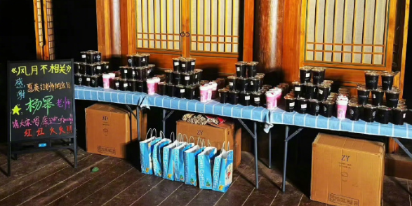 惠英红老师的宝贝杨幂请《风月不相关》剧组喝咖啡