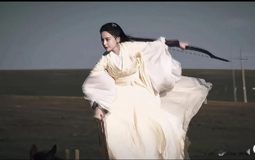 听闻娜扎拍这个的时候把门牙都摔掉了，如今的门牙是补上去的。既没有威亚，也不