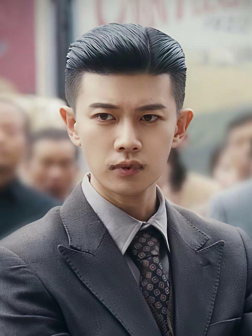 娱乐圈里，我最想不通的人就是任嘉伦了，人长得那么帅，有老婆有孩子，竟然演技还这么