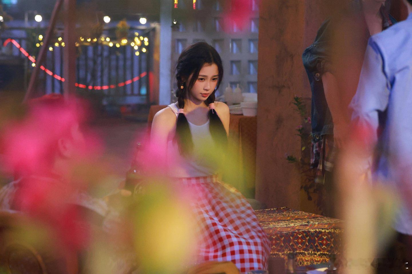 虞书欣姜暮见crush就姜穿姜暮约会前翻箱倒柜选衣服的样子，像极了准备见cru