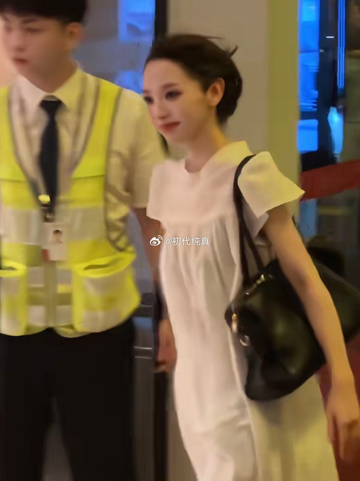 谁把田曦薇头发扎这么紧，我看其他无刘海造型也不这样啊