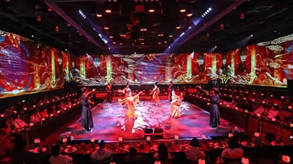 🔥昆明春节消费炸场！1779万游客涌入，171亿消费潮来袭。马年新春，昆明消费