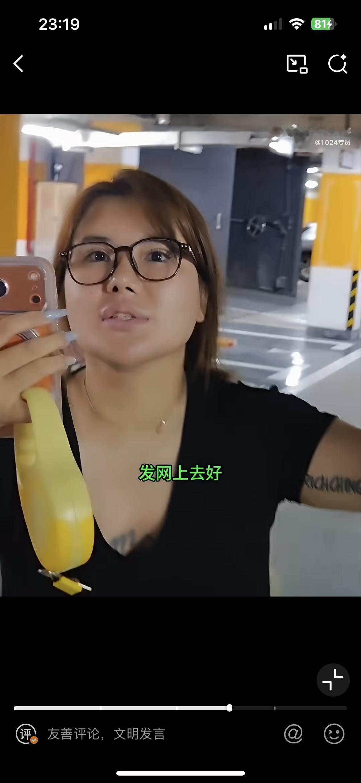 佛山一小区小仙女遛狗不拴绳，被一名路过的男业主业主指责，小仙女情绪激动反问不拴狗