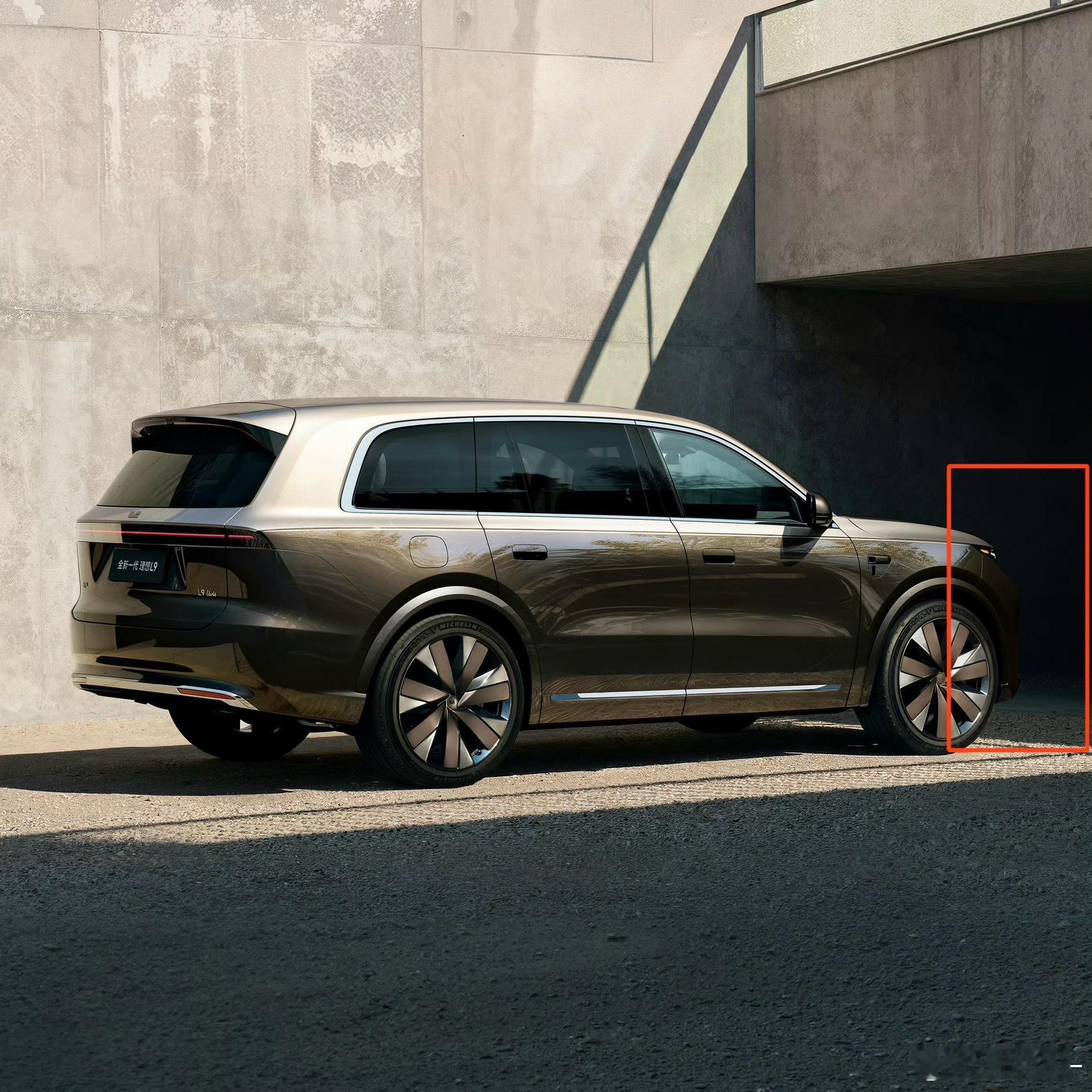 谈谈换代理想L9的造型。尺寸虽然很大，但造型却十分细腻，竟找不出槽点，这就是高遗