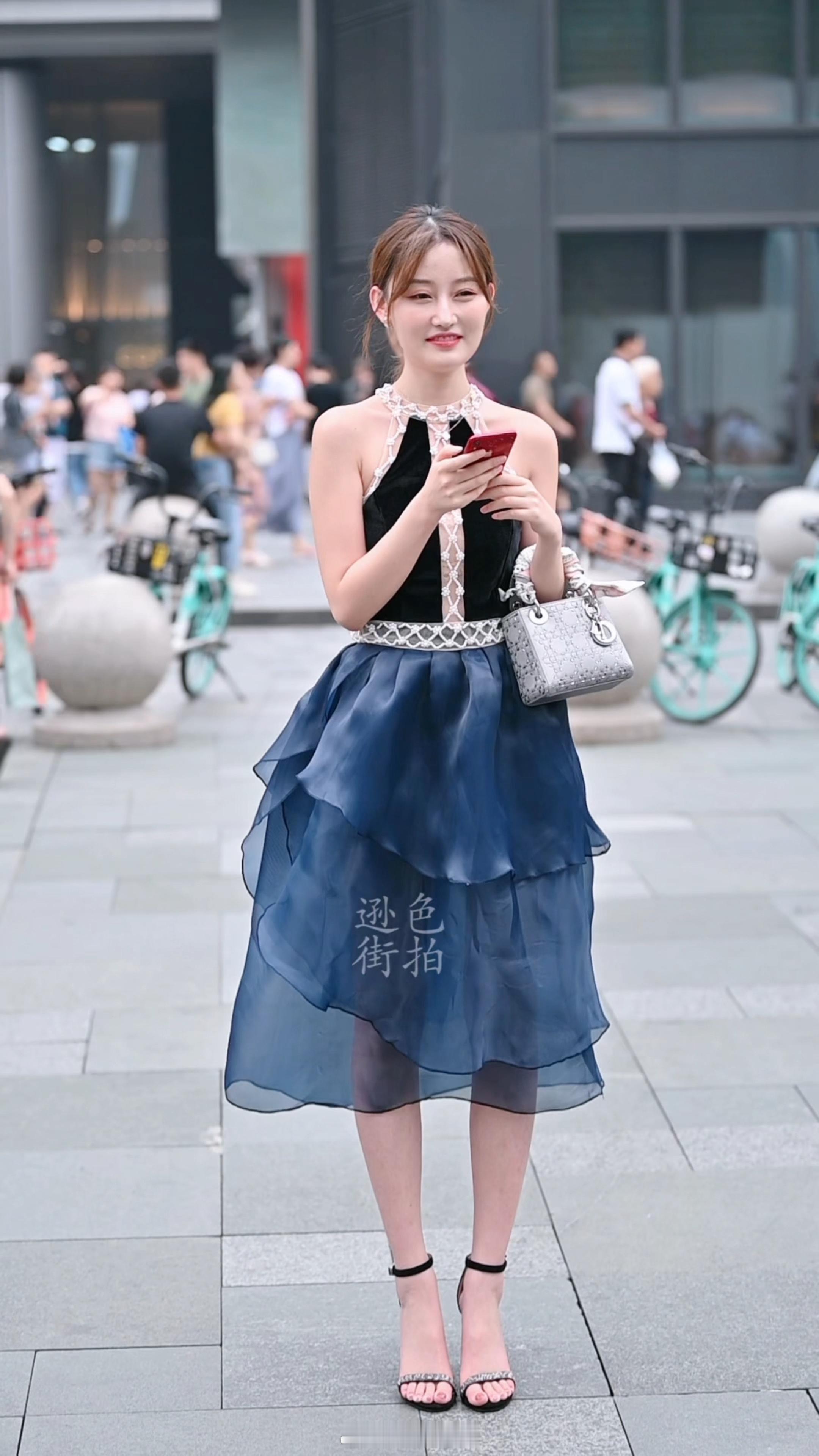 【成都街拍】周六，宝贝们早安！丨摄影拍照每日穿搭​​​
