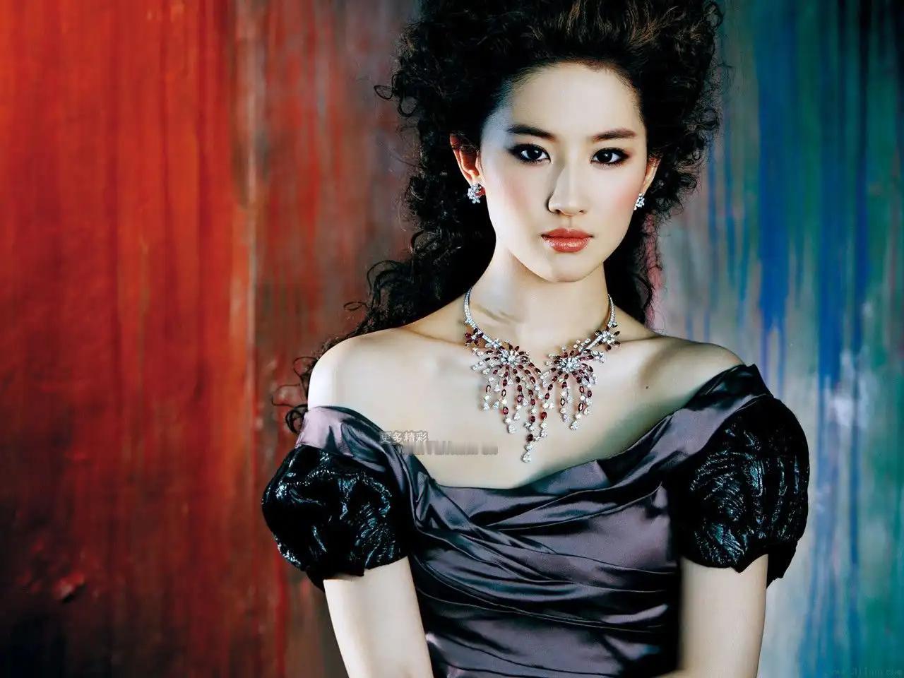 刘大锤曝刘亦菲感情现状：与宋承宪分手后单身，逛街90%时间都和妈妈在一起娱