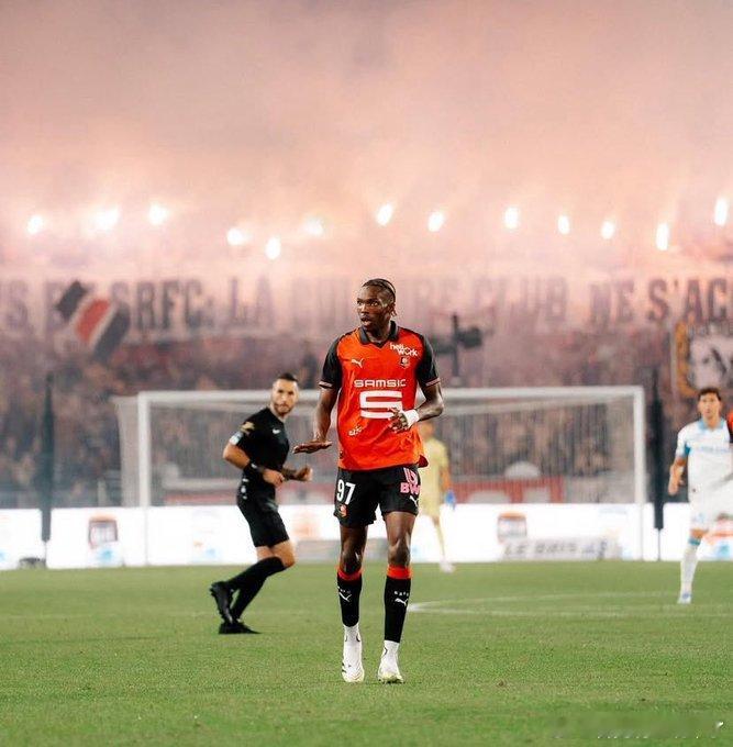 天空体育透露雅凯已经向雷恩明确表示，他只想加盟切尔西！此外雅各布斯透露利物浦正就