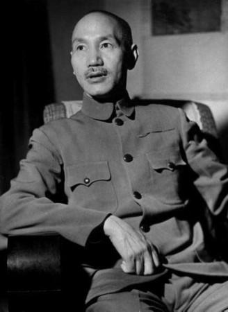 蒋介石将永久被钉在历史耻辱柱上!他在大陆选了两个墓地,但临死时杀了1800名