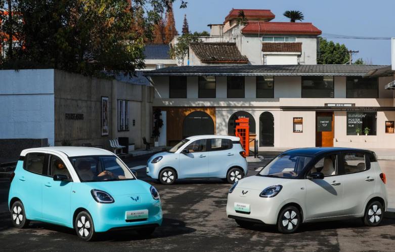 单年卖出435598台，宏光MINIEV又卖爆了。 最近，五菱可谓是好消息不