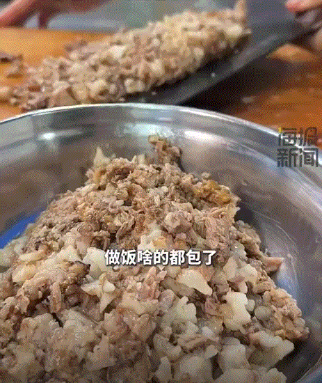 江苏无锡，一14岁女孩颠勺炒菜，因动作丝滑，行云流水，大厨味满满，引起了网友们的