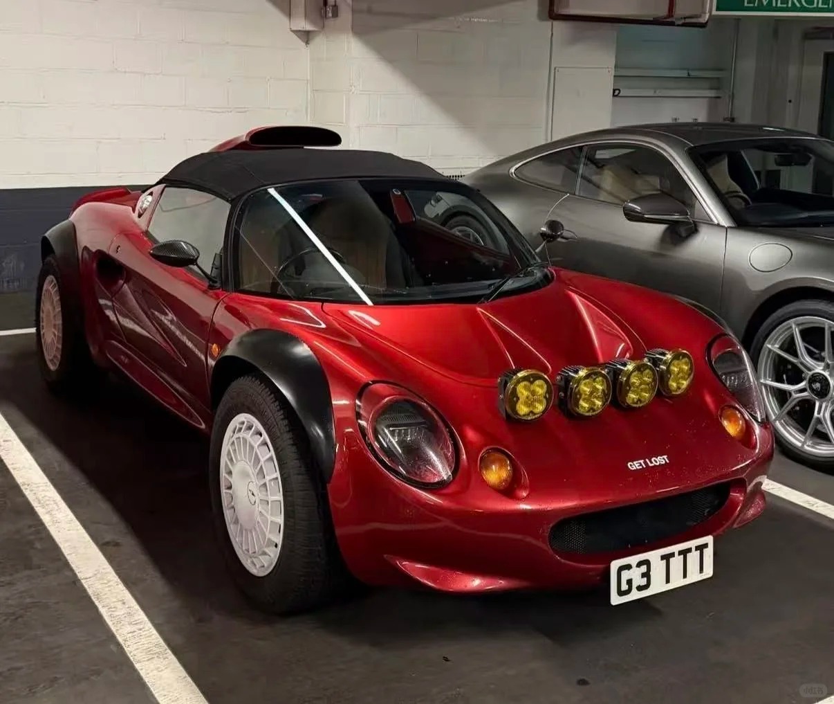 朋友们，晚上好，从这台车就能看出车主的好品味啊